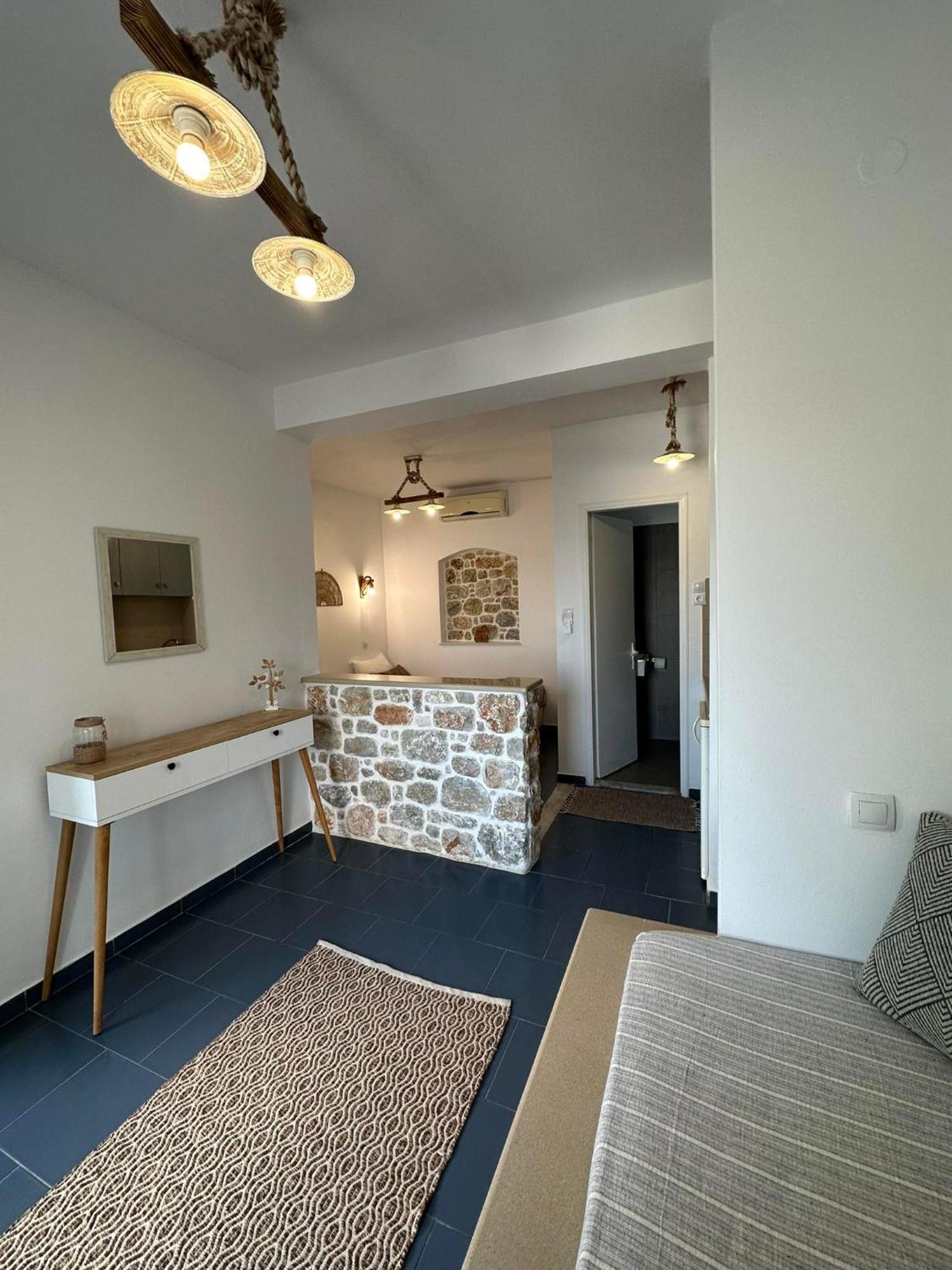 Elenis Studios&apartments